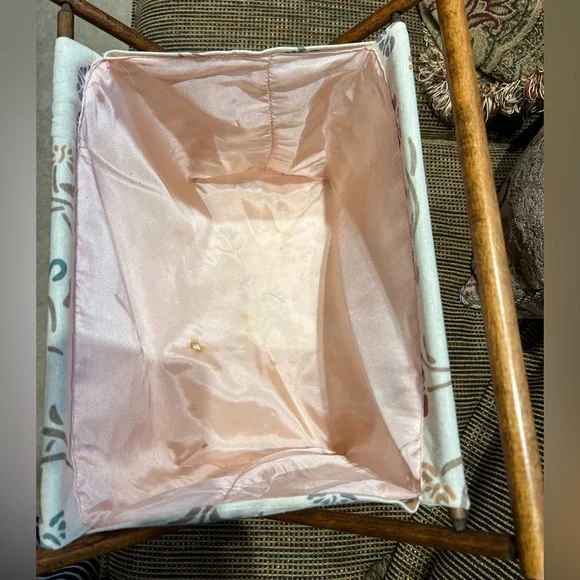 Vintage Folding Sewing Knitting Basket Stand Yarn Bag Caddy Floral 1 owner - Picture 5 of 6